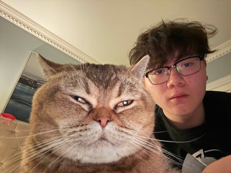 Yiyang Hu
